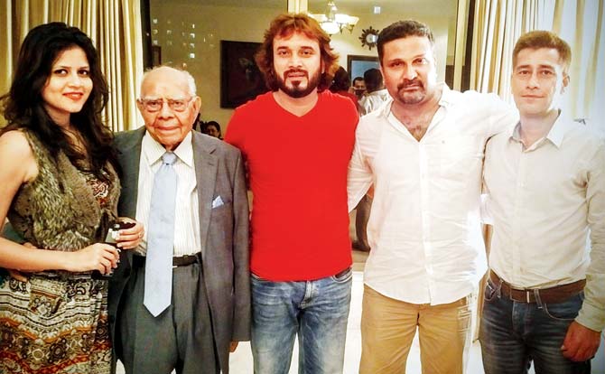 Ram Jethmalani (second from left) with writer Suhaas Shetty (second from right) and producers Aditi Pulastya, Raj Khan and Darpan Trisal 