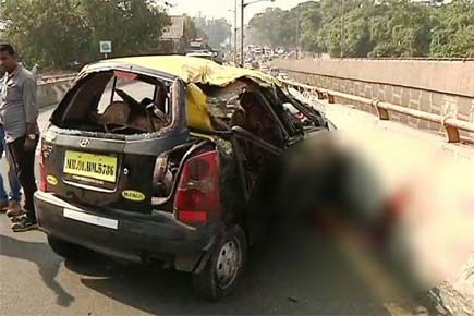 Mumbai: 6 people dead, 3 injured as taxi turns turtle on Eastern Freeway