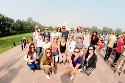 Women golfers in awe of Taj Mahal
