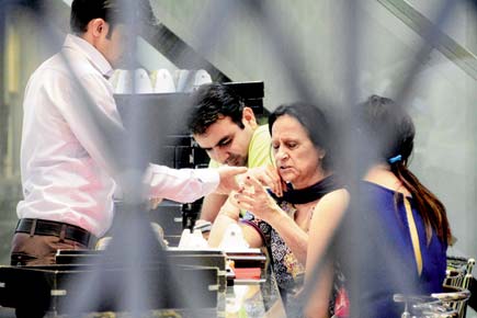 2nd Diwali? Mumbai's jewellers work all night to turn 'black' into gold