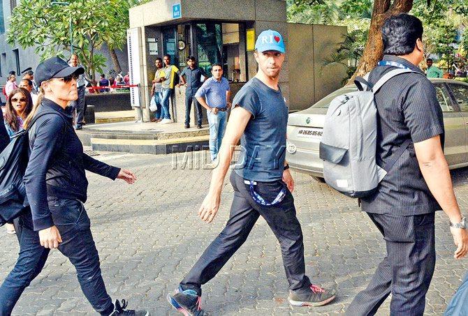 Frontman Chris Martin was seen getting to the venue on Friday afternoon. Pic/Sayyed Sameer Abedi