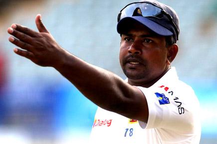 Rangana Herath takes Sri Lanka near victory