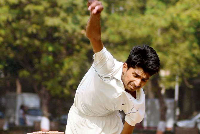 Green Bombay’s pacer Mohammad Dawood, who claimed seven wickets, against Sundutta School in the under-16 Harris Shield match at Shivaji Park yesterday. Pic/Suresh Karkera 
