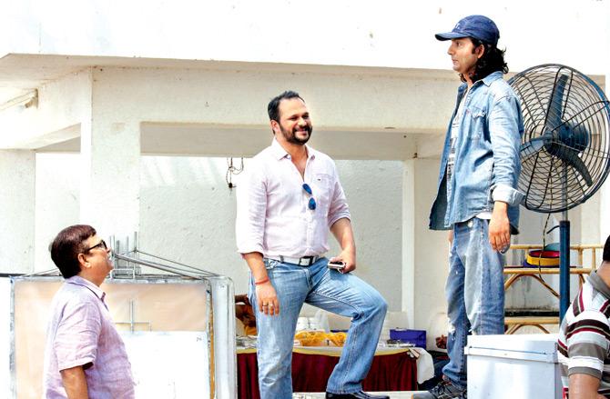 Muvizz co-founder and CEO Abhayanand Singh on the sets of Kriti with director Shirish Kunder