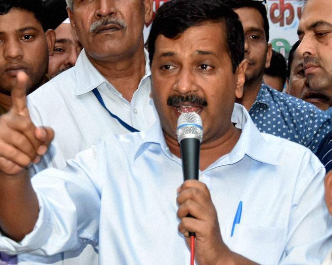 Arvind Kejriwal slams Narendra Modi for letting mom stand in the queue