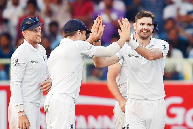 Anderson is congratulated by teammates after Rahane’s wicket