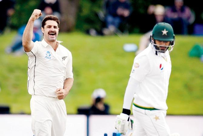 New Zealand pacer Colin de Grandhomme celebrates the wicket of Pakistan’s Azhar Ali in Christchurch yesterday. Pic/AFP
