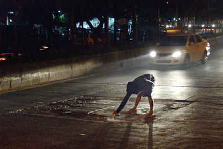 Youths spray question marks on Mumbai roads. Here's why