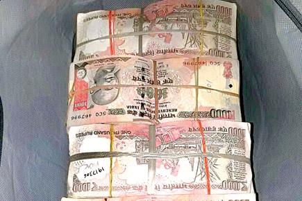 Navi Mumbai: Rs 1 crore in old notes found inside car