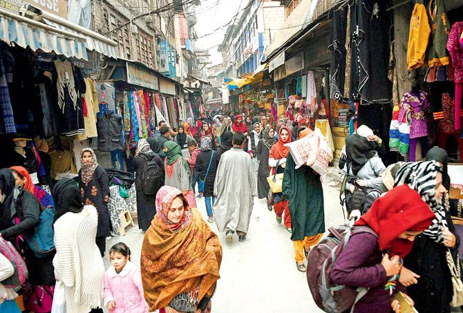 A bustling market after 133 days of shutdown in Srinagar. Pic/PTI