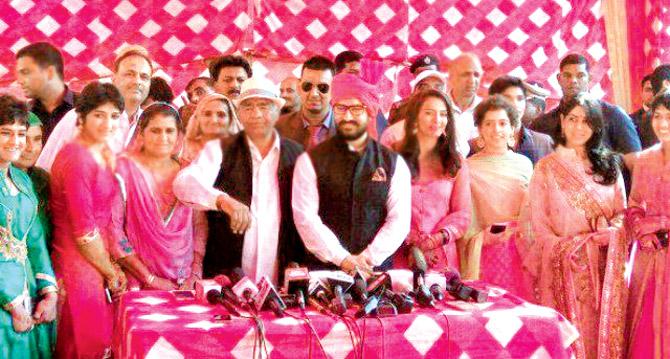 Dangal co-stars and the family and relatives of the bride, wrestler Geeta Phogat