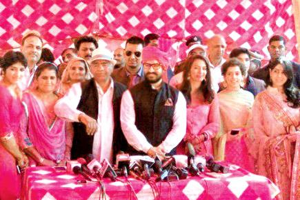 Aamir Khan and 'Dangal' team at Geeta Phogat's wedding in Haryana