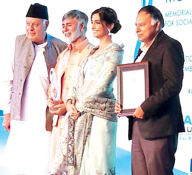 Sonam Kapoor with Anish and Akhil Bhanot and Farooq Abdullah at the event. Pic/Poonam Bathija