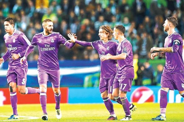 CL: Benzema scores late as Real Madrid edge Sporting Lisbon to enter last 16