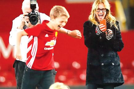 Julia Roberts watches Manchester United tie at Old Trafford