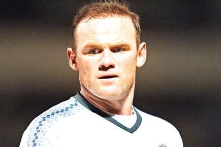 Will Manchester United skipper Wayne Rooney ban fan selfies?