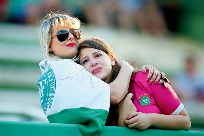 Fans mourn the death of players of Brazilian side Chapecoense at the club’s Arena Conda Stadium yesterday. PIC/GETTY IMAGES