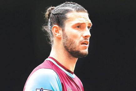 West Ham striker Andy Carroll chased by armed robbers for 20 mins