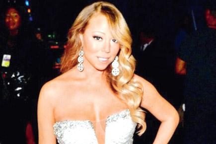 Mariah Carey suffers wardrobe malfunction