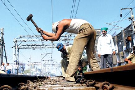 Mumbai: Gangmen, engineers working on railway tracks battle death regularly