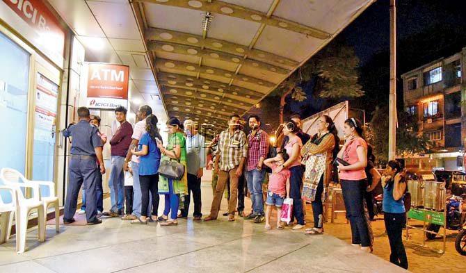 Soon after the Prime Minister’s announcement, long queues started forming outside ATM centres all over the city. Pic/Rane Ashish; Text: Rupsa Chakraborty, Aparna Shukla, Silky Sharma, Shashank Rao