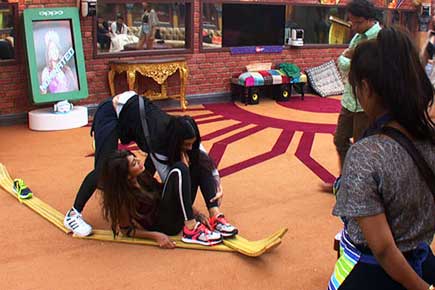 'Bigg Boss 10' Day 19: Lopamudra and Bani during the immunity task