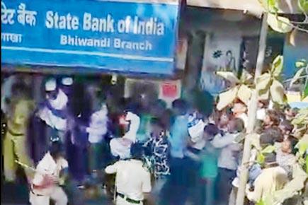 Thane video: Police wield lathis in Bhiwandi, 'avert' stampede outside bank