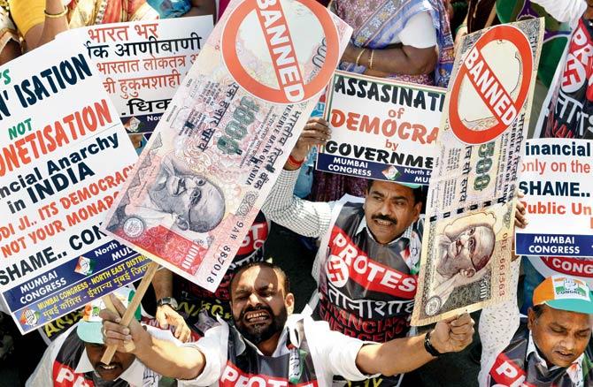 Mumbai Congress workers during the morcha to protest the ban on Rs 500 and Rs 1,000 notes. Pic/AFP