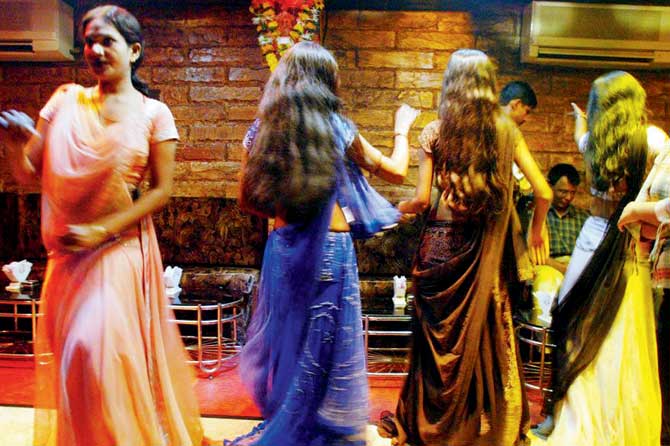 The chief minister says the SC has not issued an order to grant permits to dance bars under the old rules