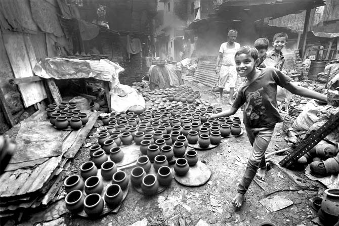 Pottery mania at Dharavi. Pic courtesy/Pratik Chorghe