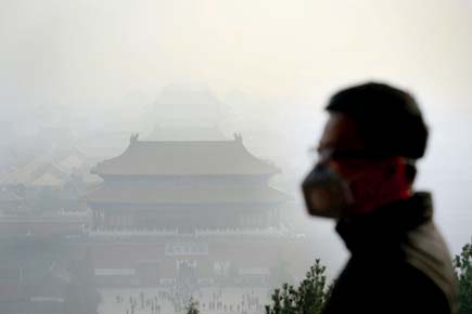 Smog kills 4, hurts 40 in pile-ups in China