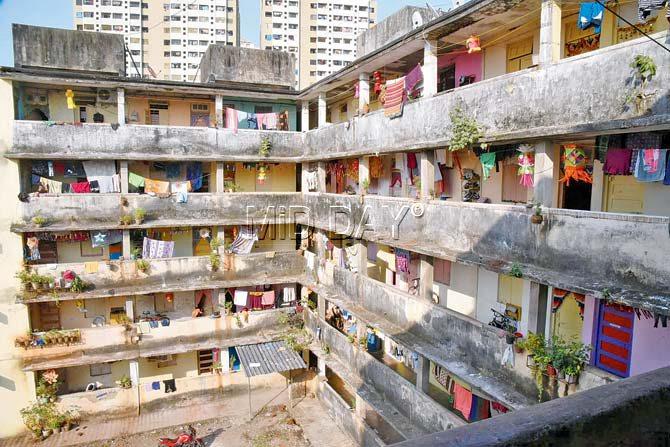 Families of policemen in the quarters at Teen Dongri in Goregaon have been living in the dangerous and dilapidated structure for years now. Pics/Nimesh Dave