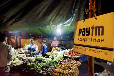 Demonetisation effect: Hawkers, vendors embrace e-wallets