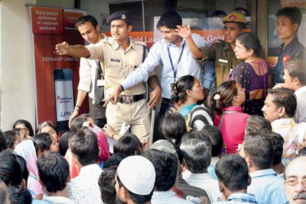 Demonetisation: Chaos outside banks, ATMs across India for third day
