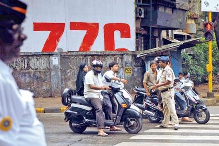 Mumbai: Motorists refuse to toe stop line