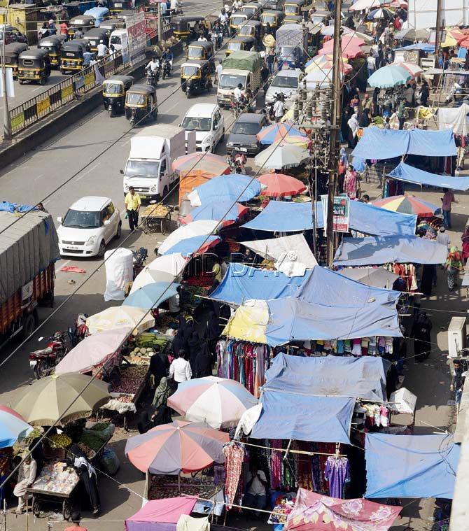 The illegal hawkers and vehicles have re-occupied their spaces after the May demolition. Pic/Sameer Markande