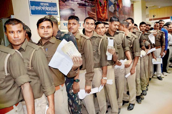 Police officials queue up inside a bank to exchange their OHD notes in Mirzapur in UP on Saturday. Pic/PTI
