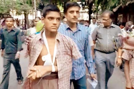 Mumbai: 4 school kids injured in tempo mishap