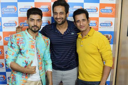 Sharman Joshi and Gurmeet Choudhary promote 'Wajah Tum Ho' at Radio City