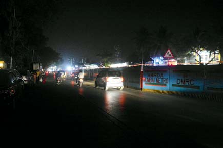 Mumbai: Careful on New Link Road, it's pitch dark!