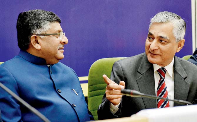 Chief Justice of India TS Thakur with Union Law Minister Ravi Shankar Prasad at the All India Conference of the Central Administrative Tribunal (CAT) in New Delhi on Saturday. Pic/PTI