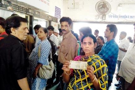 Demonetisation: Lack of clarity at Mumbai railway stations over old notes