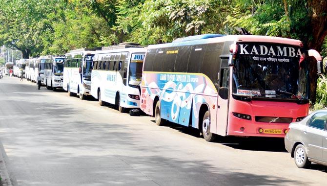 Bus operators claimed that they are facing a huge loss due to the demonetisation move, as around this time people prefer to go to places like Mahabaleshwar and Goa
