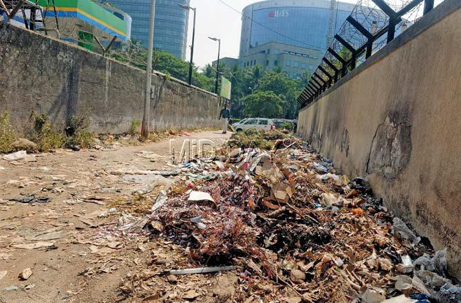 Trash dumped near Bharat Nagar in Bandra. Pic/Datta Kumbhar