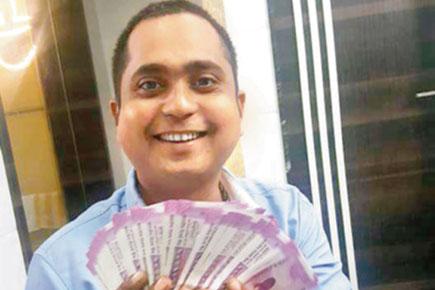 Ulhasnagar businessman pic with a bundle of Rs. 2,000 notes goes viral
