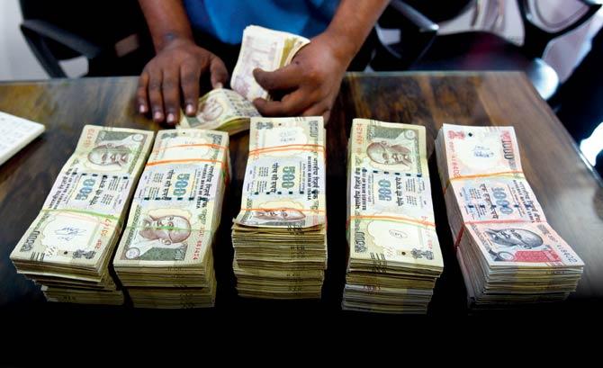  Driver flees with Rs 1.37 cr cash in Bengaluru
