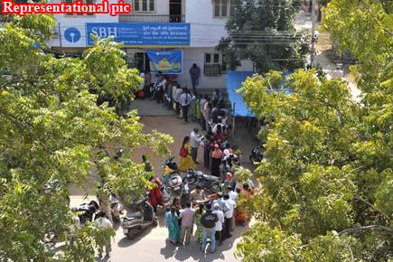 Nashik: Woman spots ex-lover in bank queue, gets him thrashed