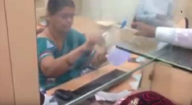Fastest cashier viral video