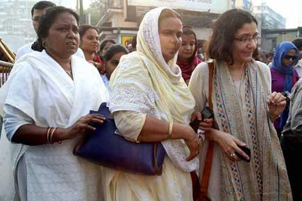 Five-year-wait ends as women activists enter Haji Ali dargah in Mumbai