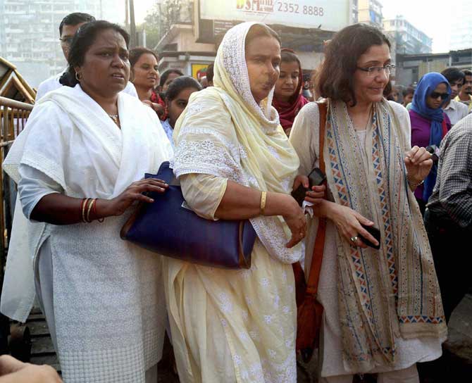 A group of women activists enter the Haji Ali dargah in Mumbai on Tuesday afternoon after a series of legal battles and agitations for the last five years. PTI